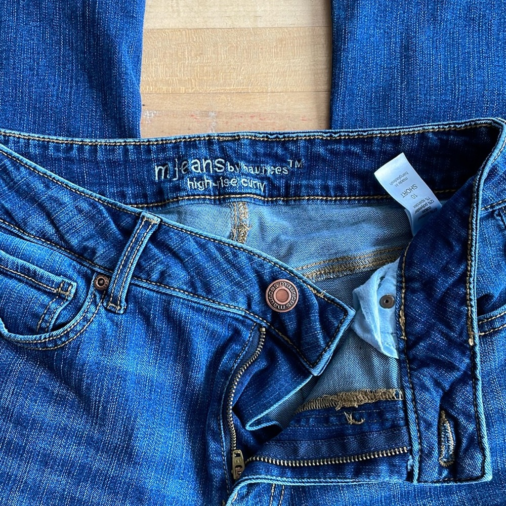 Maurice’s high rise curvy size 10 short
